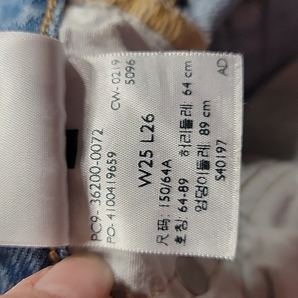 Levi's Size 25 Waist 501 Original Cropped Ripped Women's Jeans, Exc. Used Cond. - Picture 7 of 14